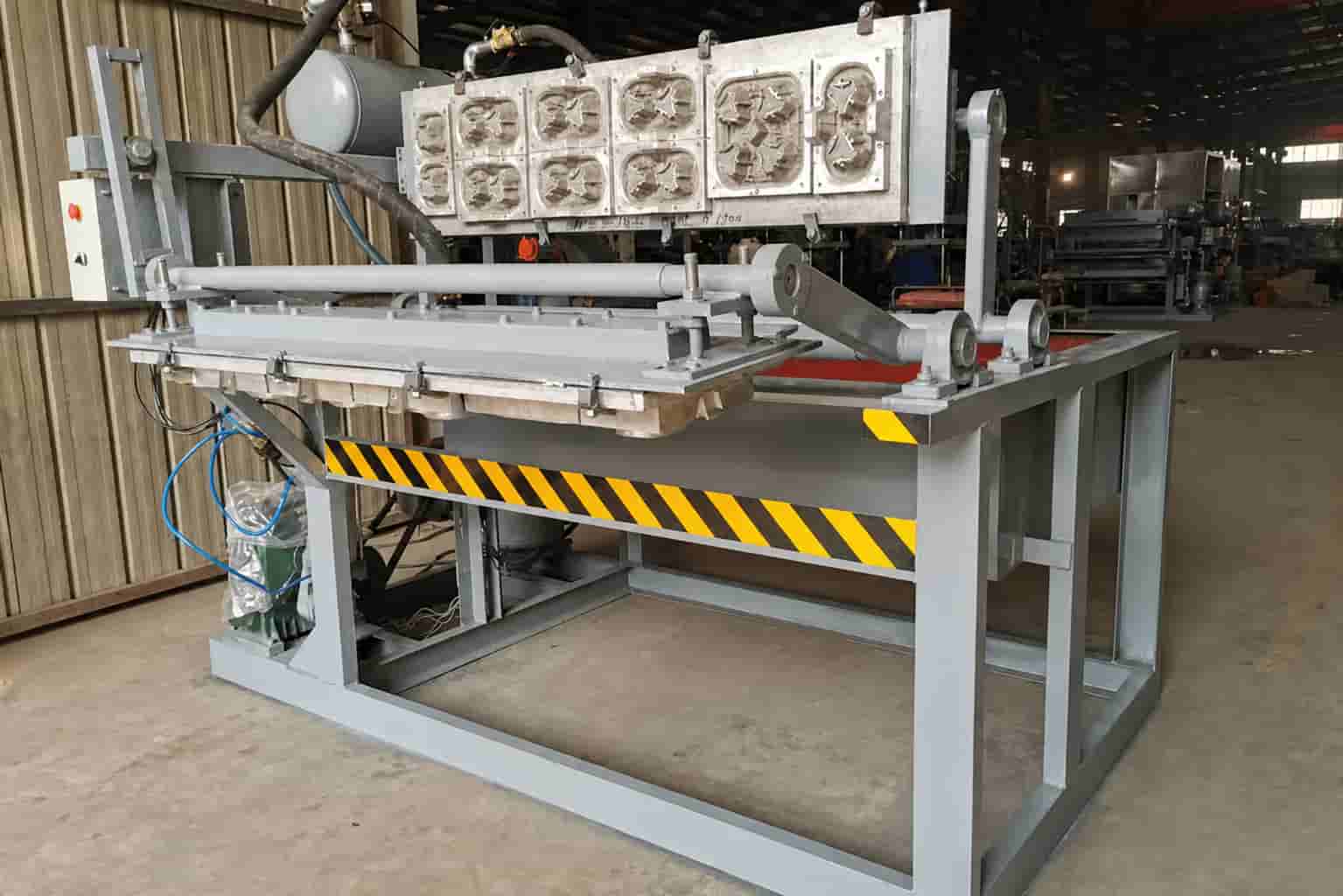 Coffee cup carrier forming station